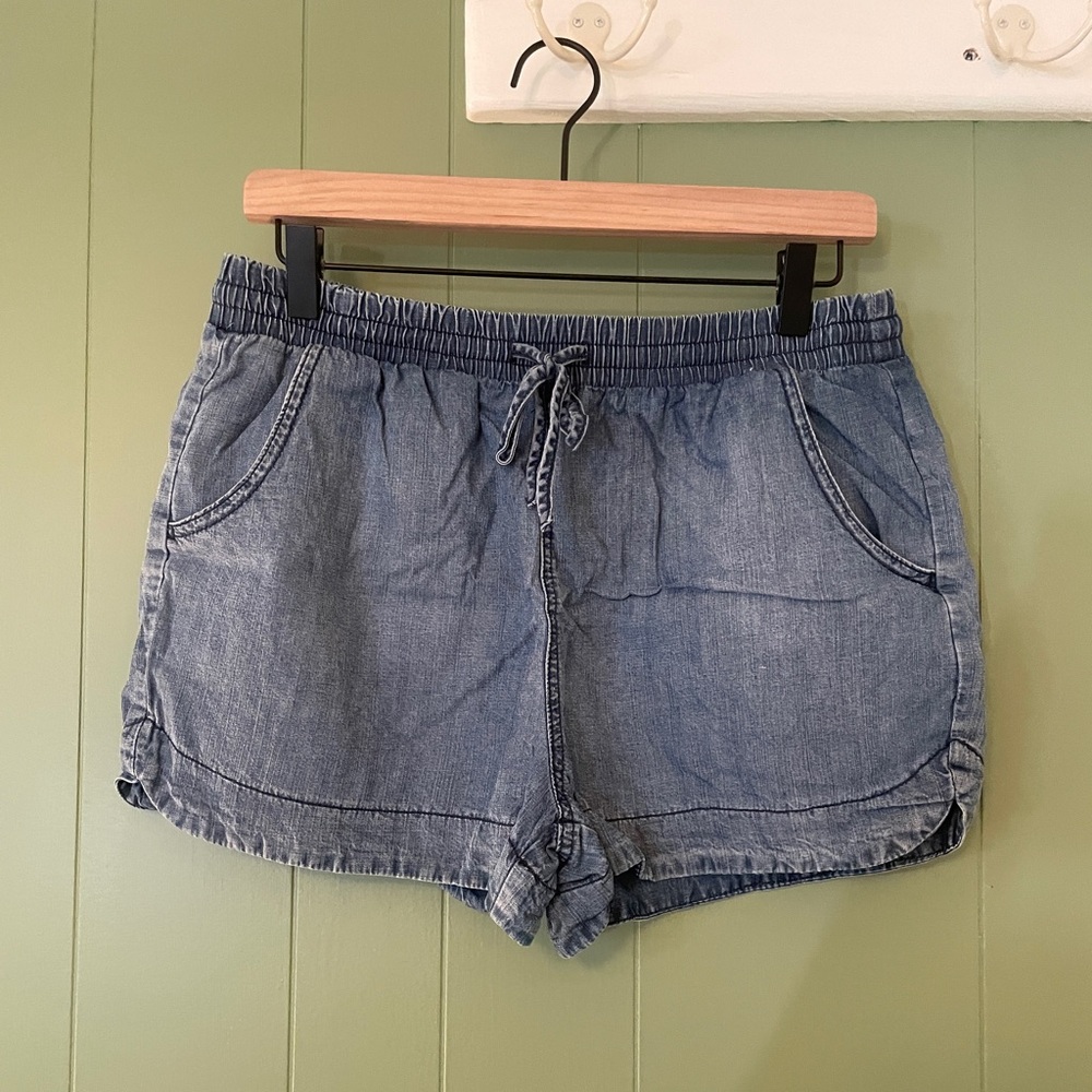 Universal Thread denim shorts with elastic waistband